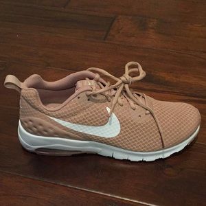 Women’s Nike Air Max Motion Particle Pink Size 10